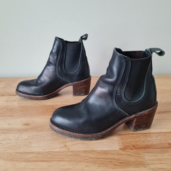 Red Wing Harriet Chelsea Pull On Ankle Heeled Leather Boots Lug Sole Black Heel - Picture 5 of 8